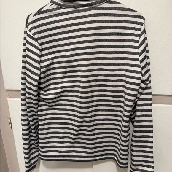 NILS gray and White Striped Top  athletic size large - Picture 3 of 3